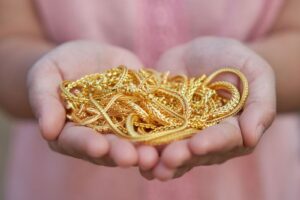 Why Choose a Local Gold Loan Provider in Kerala Over National Banks